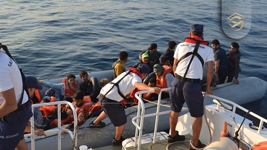 نجات 77 پناهجو توسط گارد ساحلی ترکیه ! - GO2TR