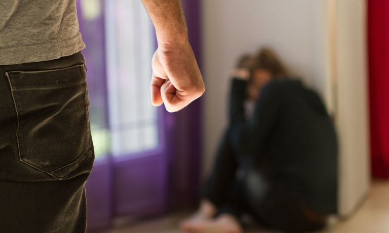 خشونت های خانگی؛ پیامد خطرناک موثرترین راه مبارزه با کرونا